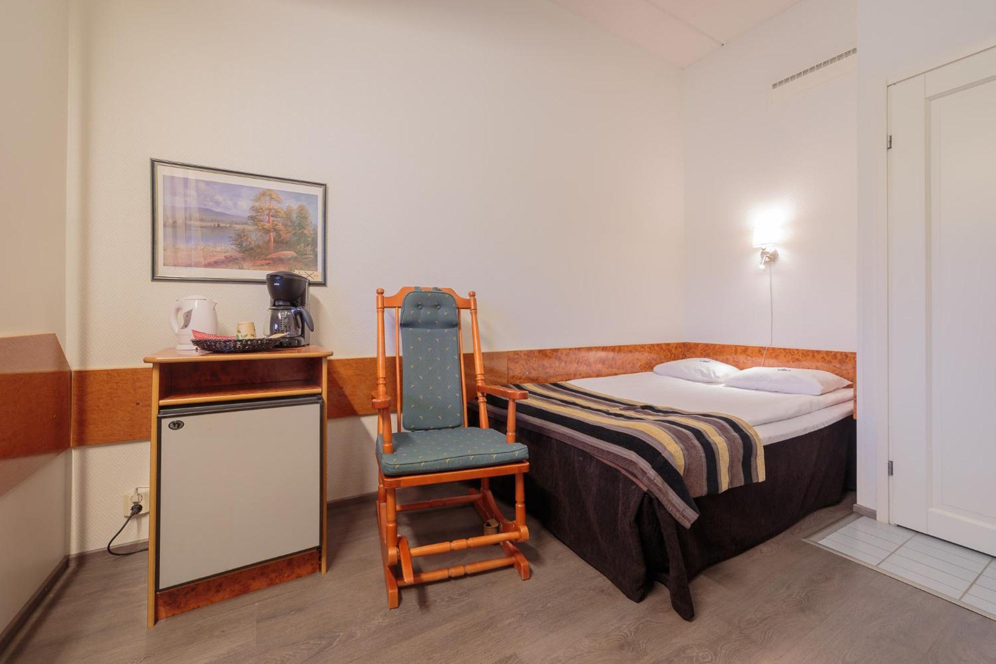 Hotel Mestarin Kievari Кемиярви Экстерьер фото
